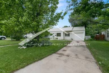 Main picture of 3273 S Forest St