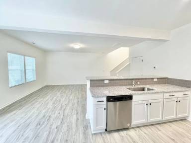 Main picture of 348 Pearl St