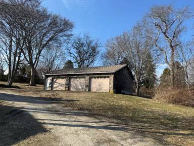 Main picture of 1861 E Main Rd