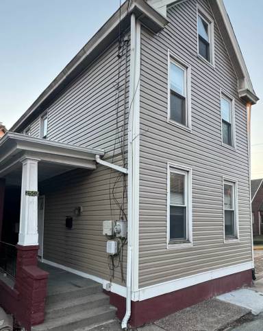 Main picture of 2504 Woodstock Ave
