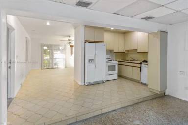 Main picture of 5760 SW 112th Ave