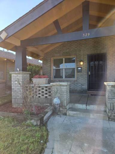 Main picture of 329 W Myrtle St