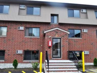 Main picture of 65 Log St