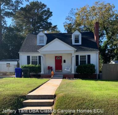 Main picture of 304 S Oak St
