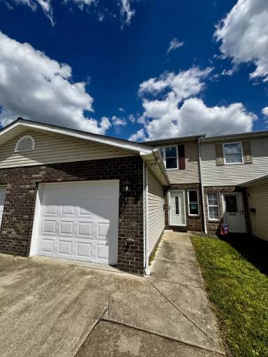 Main picture of 923 4th Ave