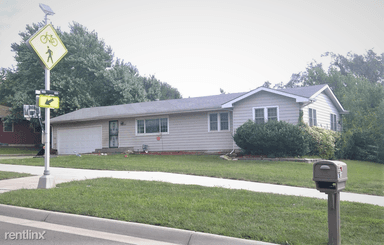 Main picture of 3200 SE California Ave