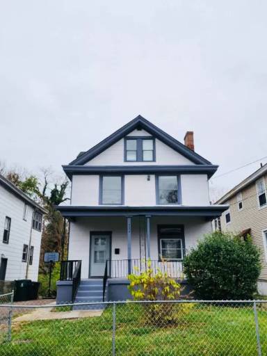 Main picture of 3425 Woodburn Ave