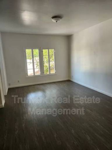 Main picture of 325 W Lomita Ave