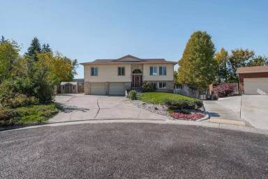 Main picture of 395 Hemlock Cir