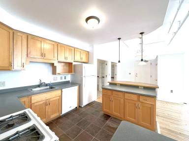 Main picture of 108 W Wells St