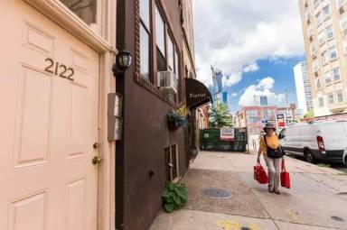 Main picture of 2122 Walnut St