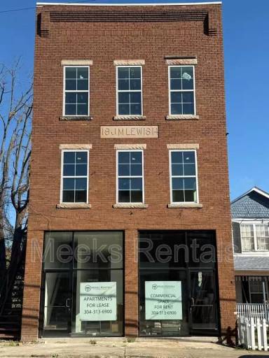 Main picture of 1033 Smith St