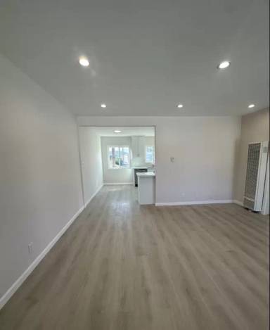 Main picture of 1435 E Maple St