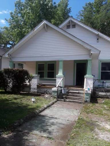 Main picture of 723 School St