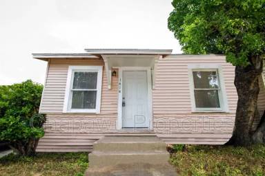 Main picture of 1414 Gorman