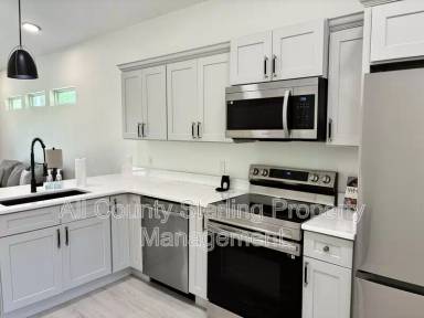 Main picture of 10230 NE 72nd St