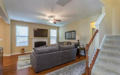 Main picture of 2409 Pear Tree Ln