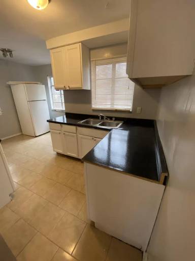 Main picture of 19620 Sunset St