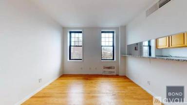 Main picture of 239 E 24th St