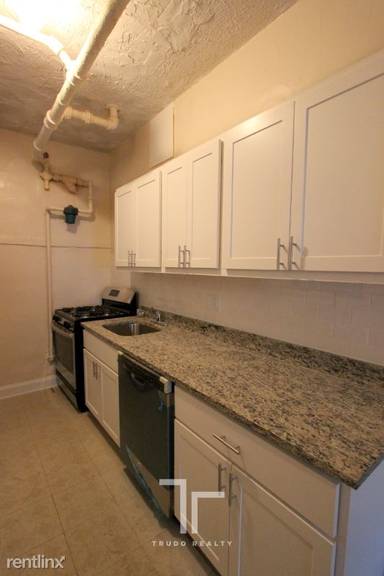 Main picture of 512-20 W Cornelia Ave