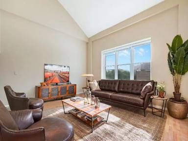 Main picture of 4942 N Sheridan Rd