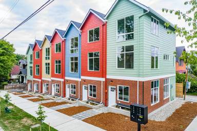 Main picture of 2808 E Spring St