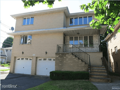 Main picture of 2381 Linwood Ave