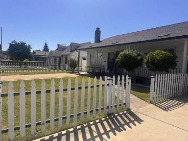 Main picture of 536 Eureka Ave
