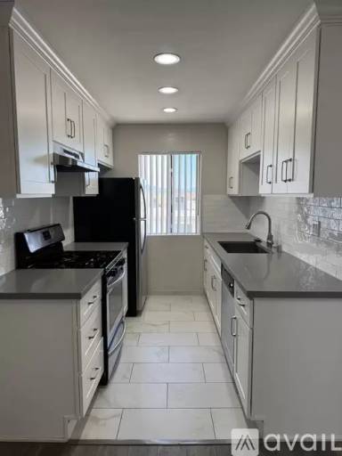 Main picture of 700 E Cedar Ave