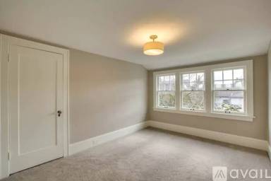 Main picture of 4200 NE Sandy Blvd