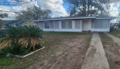 Main picture of 102 Metz Ave