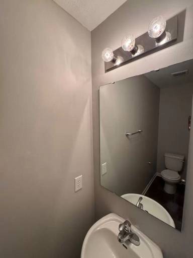 Main picture of 2418 Woodfield Blvd