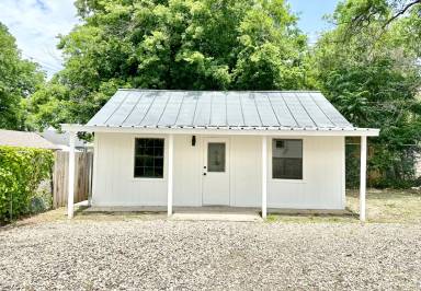 Main picture of 1121 Essex St