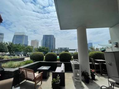 Main picture of 500 West Trade