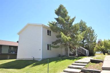 Main picture of 8 Hoffman Dr