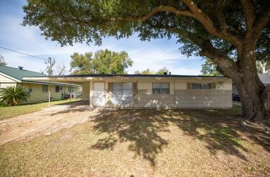 Main picture of 1509 Meadow Dr
