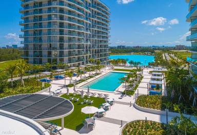 Main picture of 15055 Biscayne Blvd