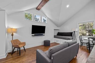 Main picture of 724 Walnut Ave