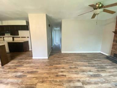 Main picture of 1052 E Scott St