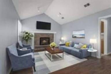 Main picture of 400 NE Independence Avenue - B