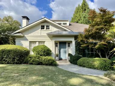 Main picture of 2588 Winslow Dr NE