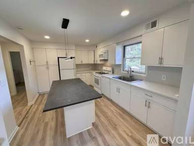 Main picture of 842 Beatrice Pkwy