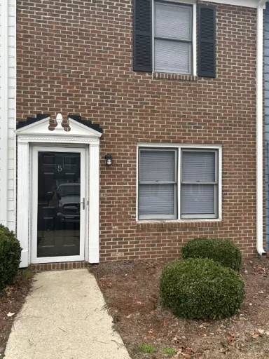 Main picture of Twin Oaks