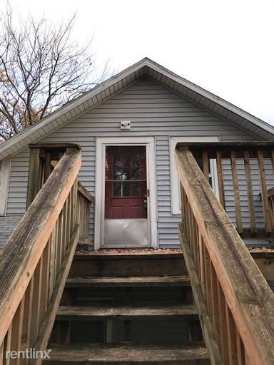 Main picture of 1083 Michigan Ave