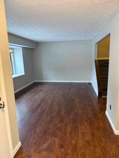 Main picture of 14 Oakwood Ct