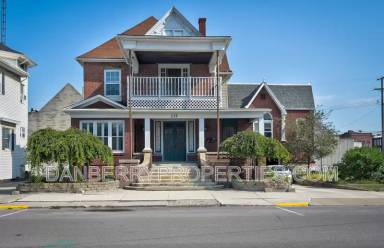 Main picture of 134 W Tiffin St