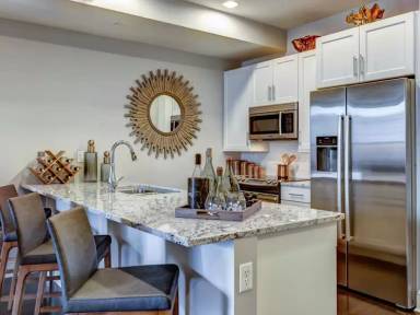 Main picture of 775 N Lakshore Dr