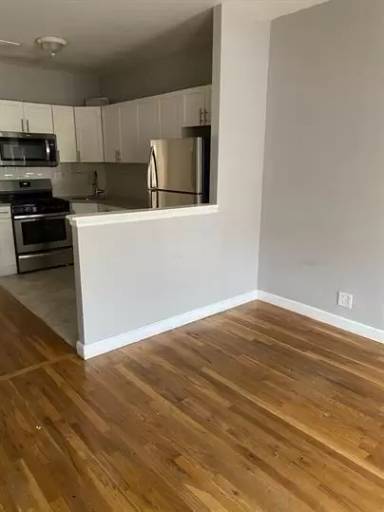 Main picture of 988 Sutter Ave
