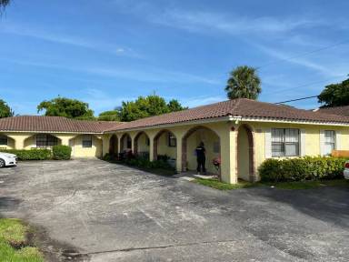 Main picture of 3571 Riverside Dr