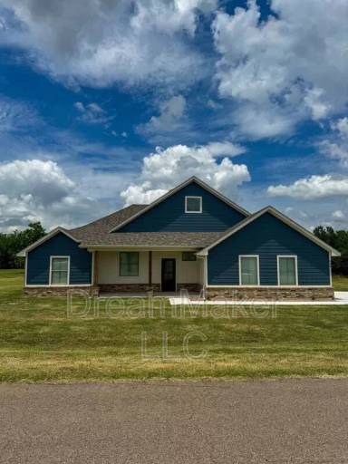 Main picture of 845 Flowers Dr